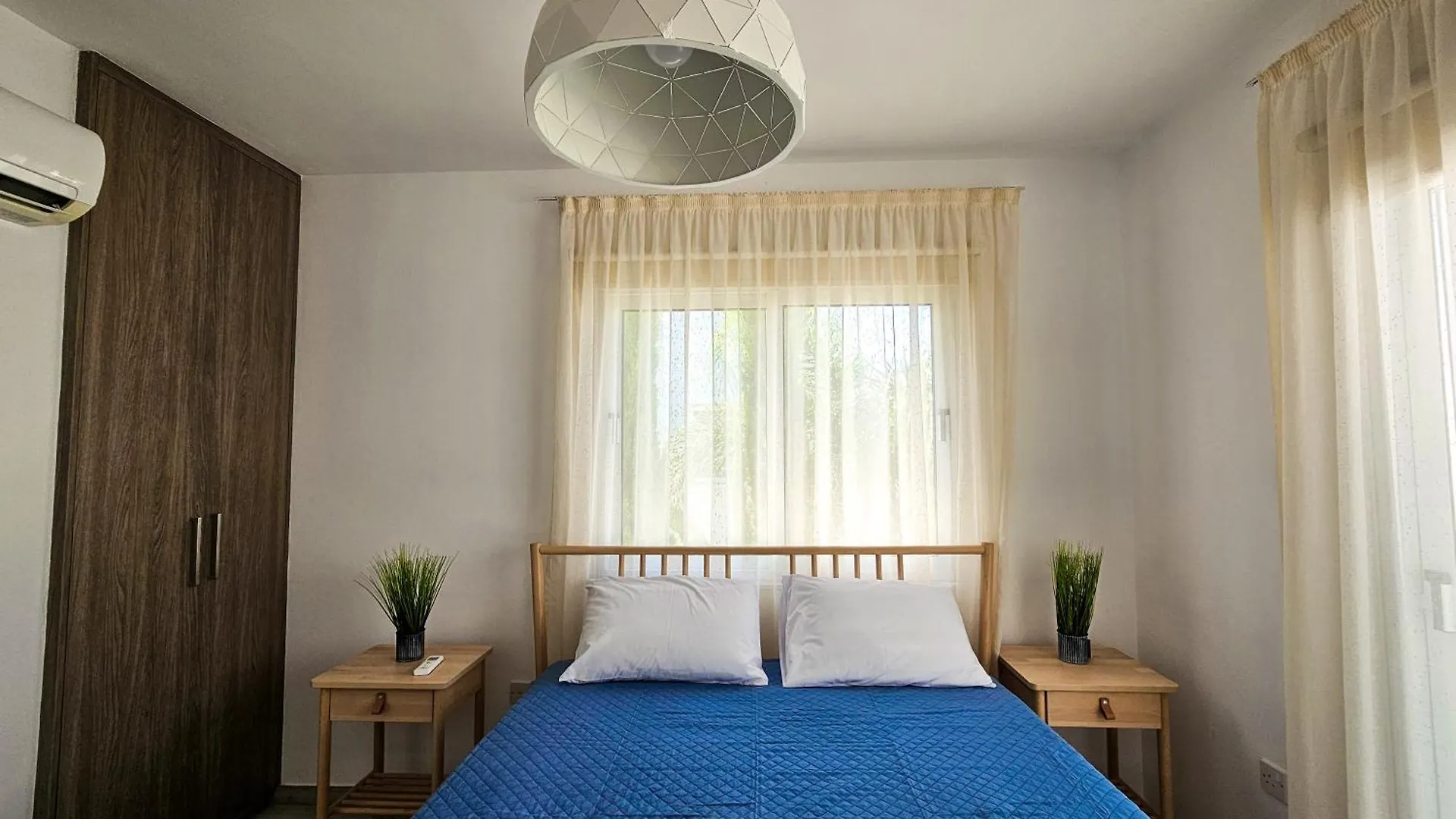 Nissi Beach Villa Azure أيا نابا قبرص