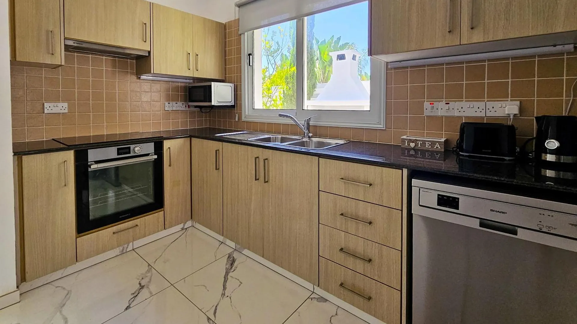 Nissi Beach Villa Azure أيا نابا